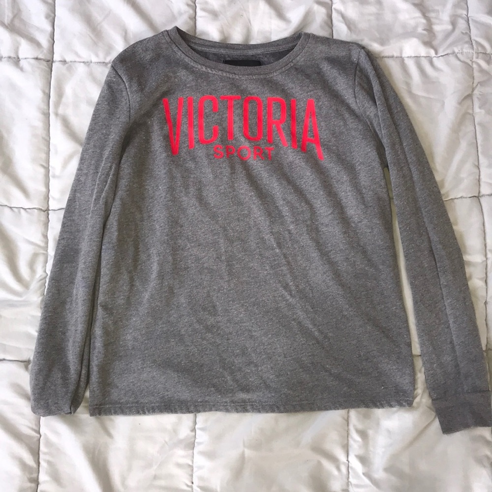 A Victoria sport long sleeve shirt